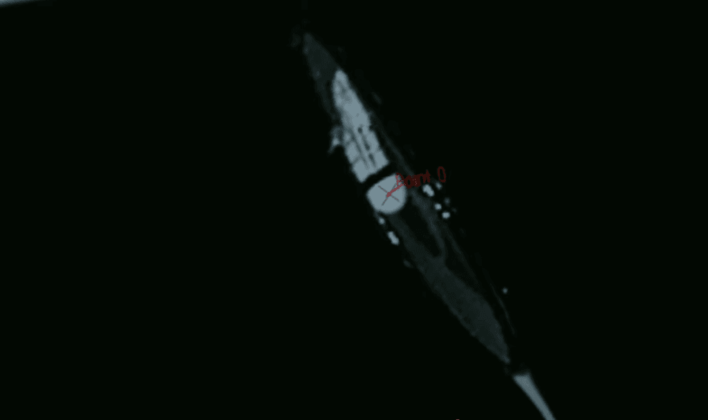 バドミントンスマッシュでシャトルがつぶれている瞬間