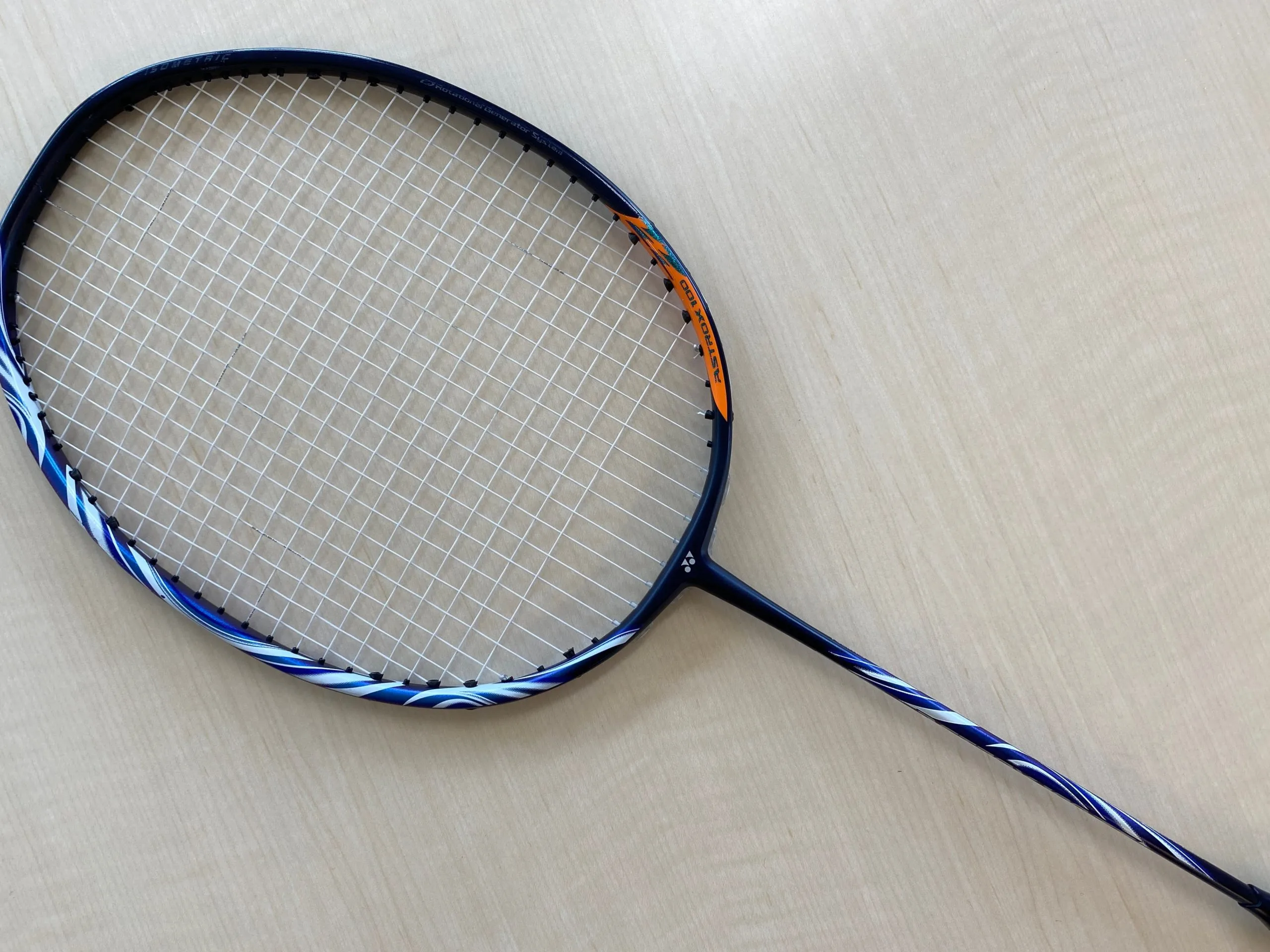 ヨネックス-アストロクス100ZZ【ASTROX100ZZ】バドミントンラケットのスペック【特徴】